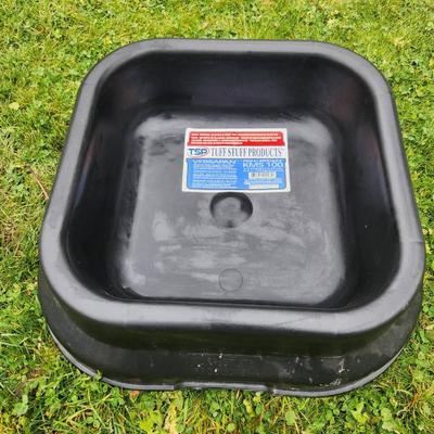 Sale Photo Thumbnail #137: Tuff Stuff Products Versapan KMS100 pan designed for versatile fluid containment. Made of durable, high-density polyethylene, suitable for oil and fluid changes. Features a wide, stable base and reinforced side handles for easy handling. Measures 4.25 gal