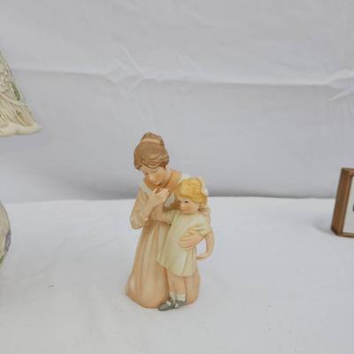 Sale Photo Thumbnail #254: Two decorative mother-and-child figurines, one bear figurine holding flowers, and a small table lamp with a floral-patterned shade. The figurines appear to be made of ceramic or resin, showcasing detailed craftsmanship. The ruler shown provides a size ref