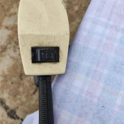 Sale Photo Thumbnail #262: Minn Kota 10 electric trolling motor featuring a single propeller with a durable plastic blade. Includes a handle for control, along with a functional speed and direction switch. Unit connects to a 12V power source with attached cables. Requires testing f