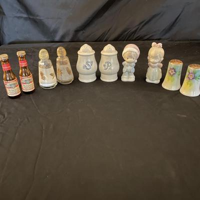 A COLLECTION OF SALT AND PEPPER SHAKERS