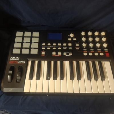 AKAI PROFESSIONAL MPK 25 BEAT MIXER