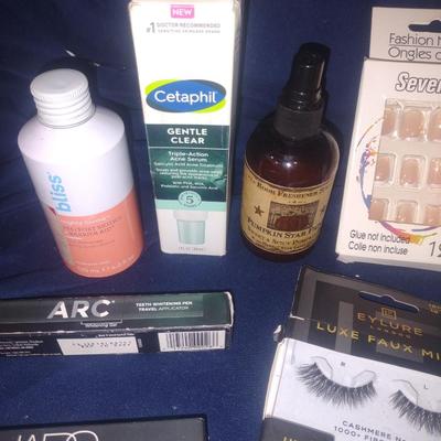 WOMENS NEW MAKEUP AND HYGIENE