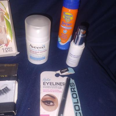 WOMENS NEW MAKEUP AND HYGIENE