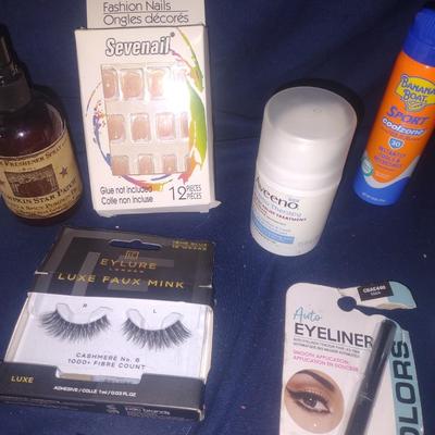 WOMENS NEW MAKEUP AND HYGIENE