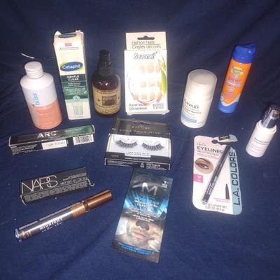 WOMENS NEW MAKEUP AND HYGIENE