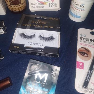 WOMENS NEW MAKEUP AND HYGIENE