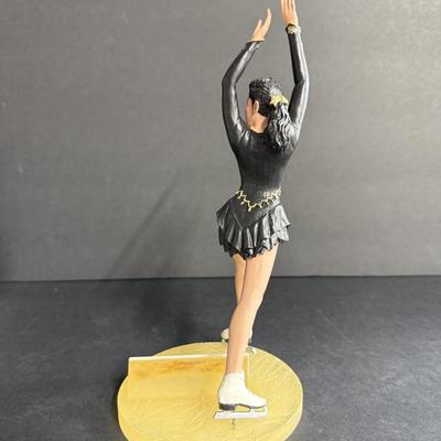 Kristi Yamaguchi autograph Figurine -#400/950