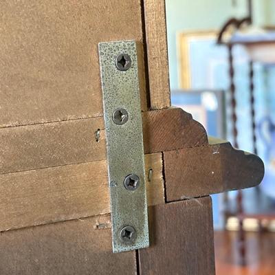 Thomasville Collector's Cherry Pediment Highboy (B3-RG)