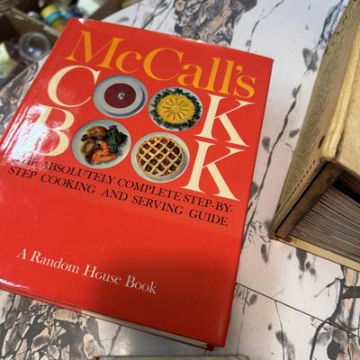 Vintage Cookbook Lot 185