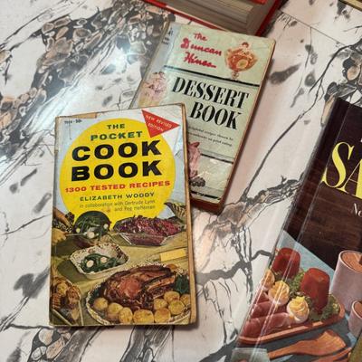 Vintage Cookbook Lot 185