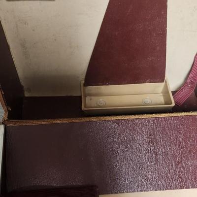 Sale Photo Thumbnail #523: Polaroid Model 80 in case with book, flash and bulbs. Fits large flat rate box