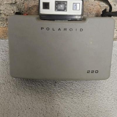 Sale Photo Thumbnail #573: Polaroid 220 with booklet