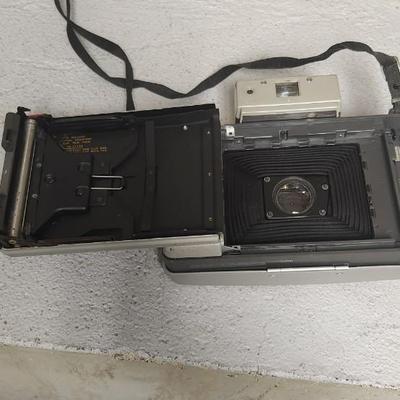 Sale Photo Thumbnail #579: Polaroid 220 with booklet