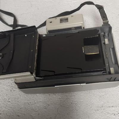 Sale Photo Thumbnail #580: Polaroid 220 with booklet