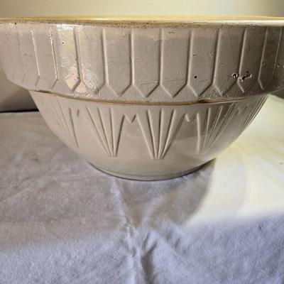 Sale Photo Thumbnail #14: Really nice vintage Ruckels Stoneware bowl.. It's big!  measures 12.5" wide 6.5" tall.  Nice condition.