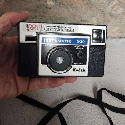Sale Photo Thumbnail #644: Pair of Kodak Instamatic cameras. One 700 in case and one x-30 in case. The 700 has film in it. Fits medium flat rate box