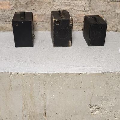 Sale Photo Thumbnail #663: 3 old box cameras. Fits medium flat rate box