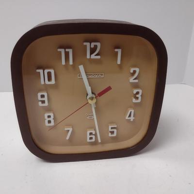 Vintage Bulova Quartz Shelf Clock
