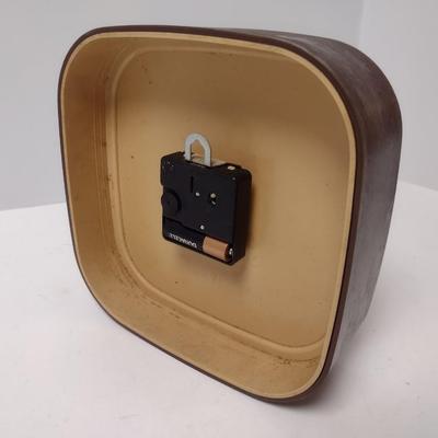 Vintage Bulova Quartz Shelf Clock