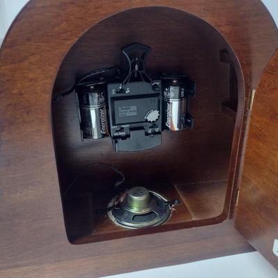 Vintage Hermle Battery Operated Wood Case Mantle Clock