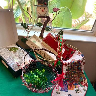 Sale Photo Thumbnail #95: Lot of Christmas decor