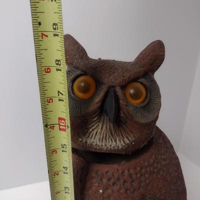 Resin Garden Owl with Bobble Head Feature