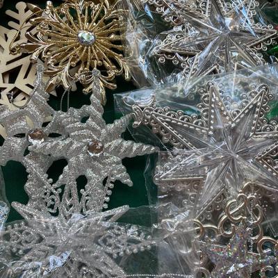 Sale Photo Thumbnail #144: Ornaments, candle etc