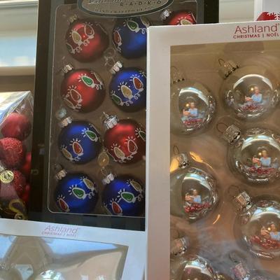 Sale Photo Thumbnail #147: 7 boxes ornaments