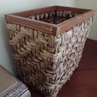 Pair of Decorative Home Accessories Items Kleenex Box Cover and Trash Receptable