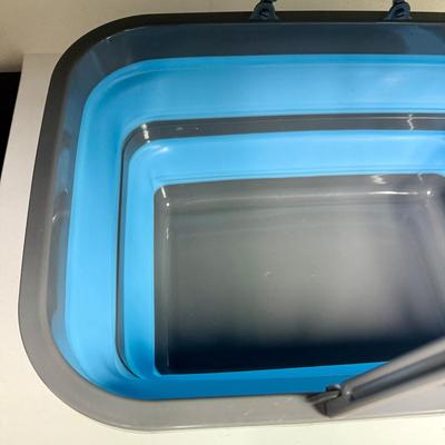 Sale Photo Thumbnail #458: SAMMART 15L (4 Gallon) Collapsible Rectangular Handy Tub/Basket/Bucket.  Like-new condition.