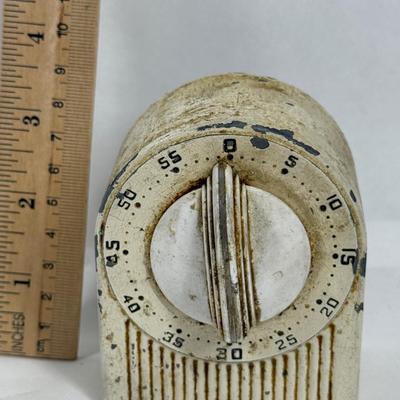 Sale Photo Thumbnail #541: Metal mechanical timer.  Heavy wear, chipped paint and smudges. Tested, works as expected.
