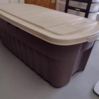Pair of Plastic Storage Tubs with Lids