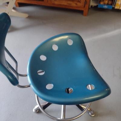 Drafting Stool with Footrest and Tractor Style Seat