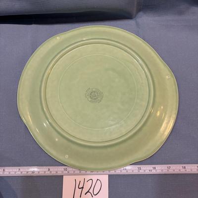 UNIVERSAL-CAMBRIDGE Laurell Plate