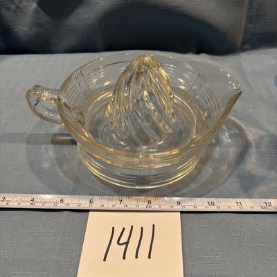 Hazel Atlas Criss Cross Citrus Juicer