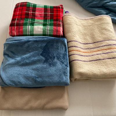 Sale Photo Thumbnail #256: Wool Blanket plus 4 other various blankets.  All clean some new