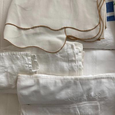 Sale Photo Thumbnail #269: Large lot of Vintage Tablecloths and Blankets.  Nice condition