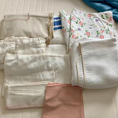Sale Photo Thumbnail #268: Large lot of Vintage Tablecloths and Blankets.  Nice condition