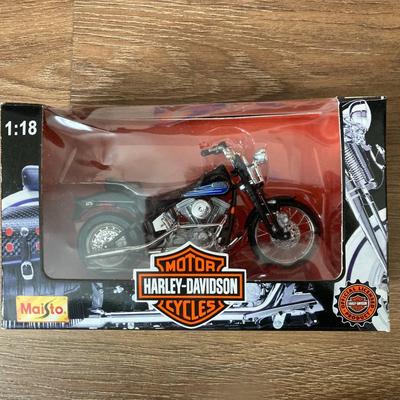 Sale Photo Thumbnail #300: Lot of Kids toys, vintage tin plates puzzles