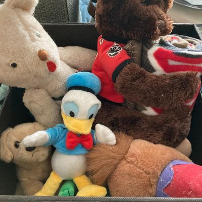 Sale Photo Thumbnail #323: Box of various stuffed animals.  All in great conditon.  Very clean