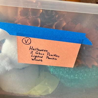 Sale Photo Thumbnail #355: Lot of Halloween Decor. Wreath, lighted pumpkin, glass pumpkins