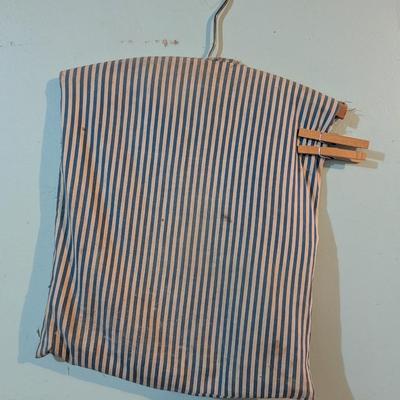 Old clothes pin bag and pins