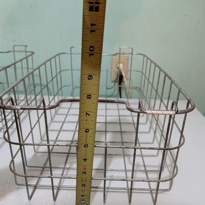 2 metal baskets