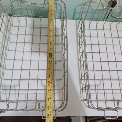 2 metal baskets