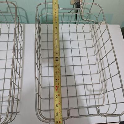 2 metal baskets