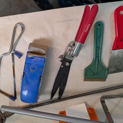 Saws, sandpaper, tools for putty work