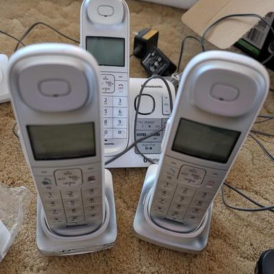 Large group of phones and bases, and answering machine.