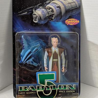 Babylon 5 Lennier Action Figure w Minbari Cruiser Previews Exclusive
