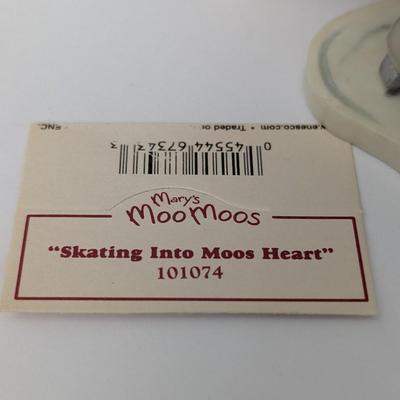 Vintage Mary's Moo Moos Figurine 2000 "Skating Into Moos Heart" W/Box