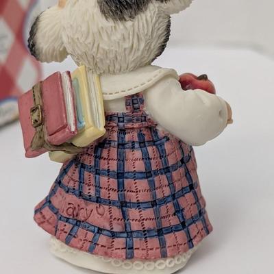Vintage Mary's Moo Moos Figurine 1996 "Making The Grade" Enesco Cow School